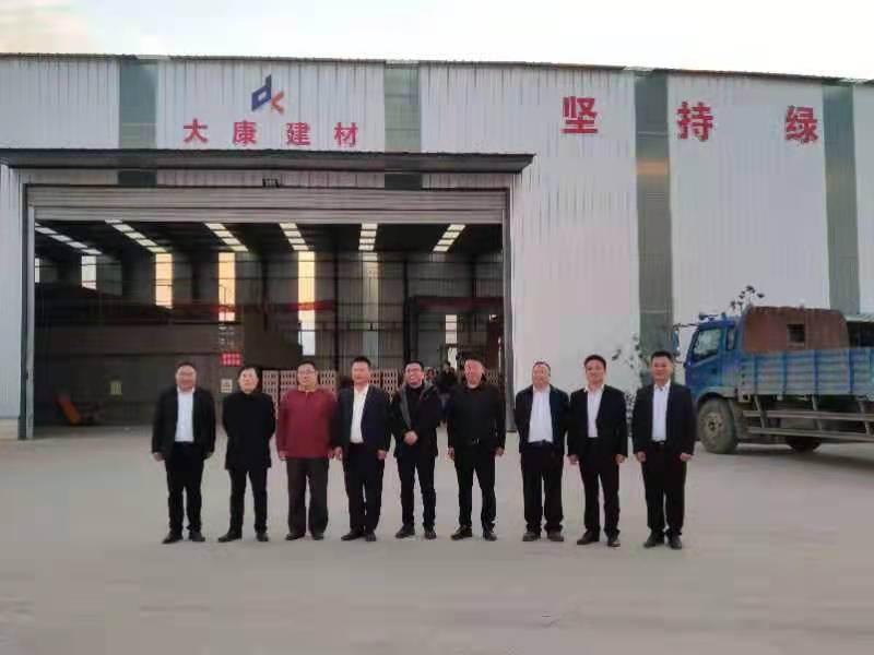 河南省磚瓦窯行業(yè)綠色發(fā)展協(xié)會、河南省生態(tài)環(huán)境廳綠色發(fā)展部攜行業(yè)**專家蒞臨河南亞新窯爐有限公司進行現(xiàn)場考察